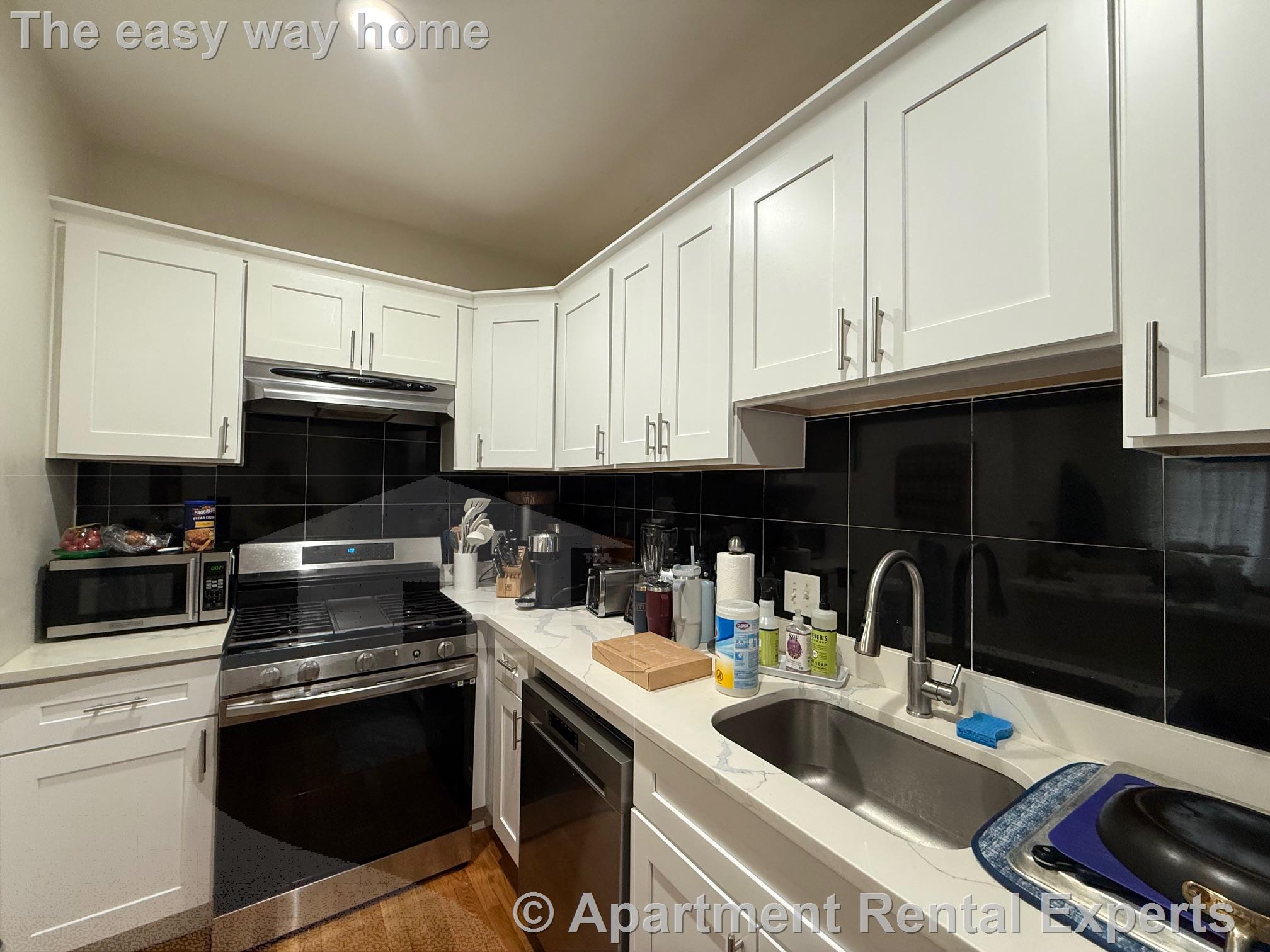 2 bed, 2 bath apartment for rent at 241 West 5th St Unit 1, Addison-Orange — photo 6 of 15