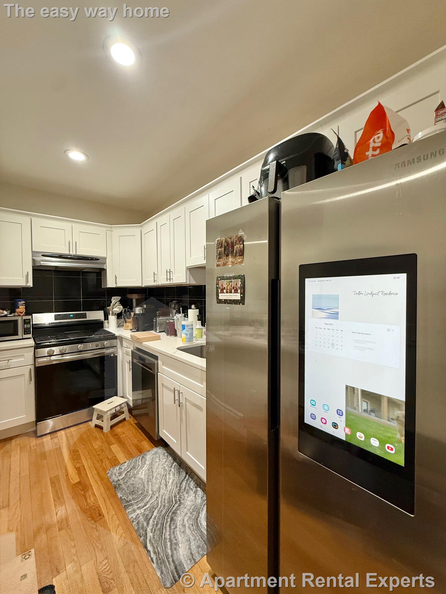 2 bed, 2 bath apartment for rent at 241 West 5th St Unit 1, Addison-Orange — photo 4 of 15