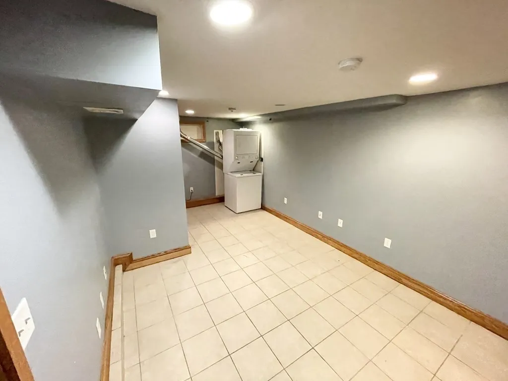 3 bed, 2 bath apartment for rent at 241 West Third Unit 2, South Boston — photo 17 of 20