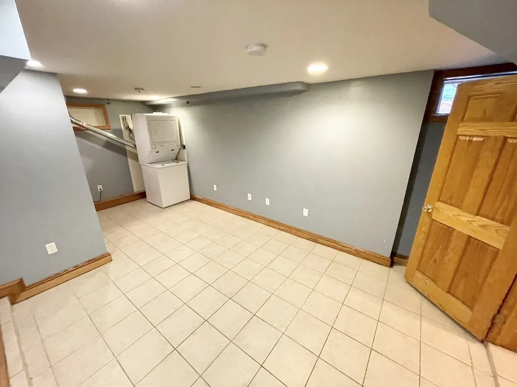 3 bed, 2 bath apartment for rent at 241 West Third Unit 2, South Boston — photo 18 of 20