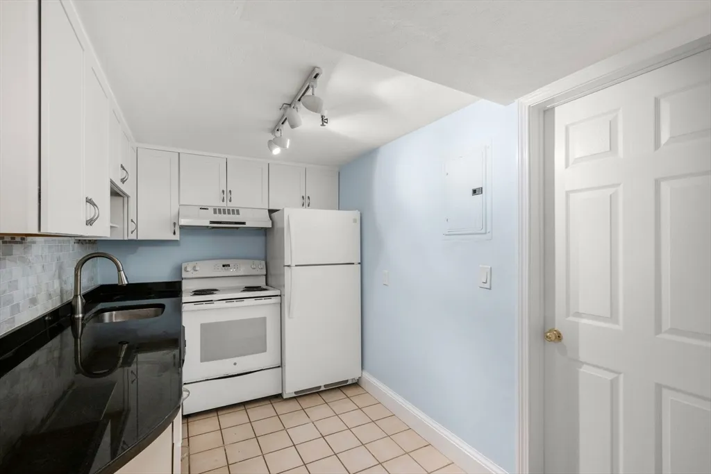 1 bed, 1 bath apartment for rent at 242 Beacon St Unit 1, Back Bay — photo 17 of 29