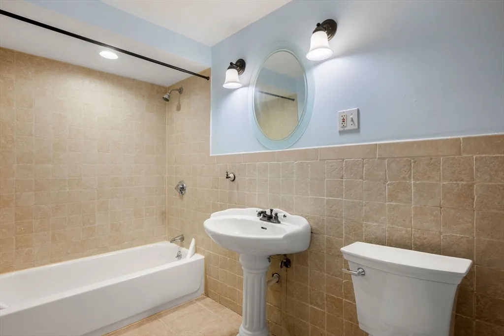 1 bed, 1 bath apartment for rent at 242 Beacon St Unit 1, Back Bay — photo 19 of 29