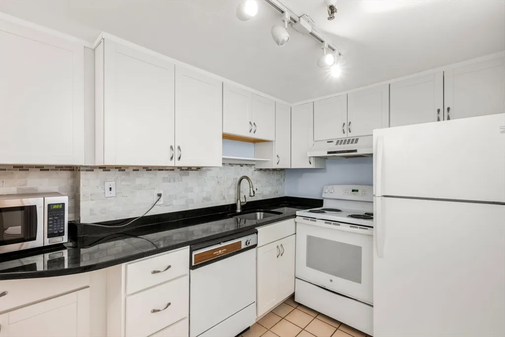 1 bed, 1 bath apartment for rent at 242 Beacon St Unit 1, Back Bay — photo 15 of 29