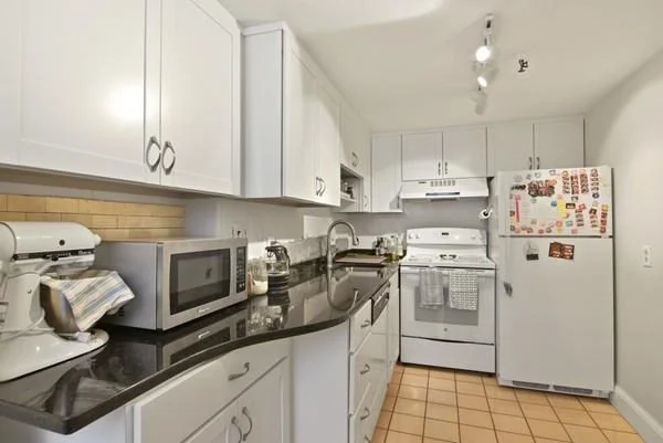 1 bed, 1 bath apartment for rent at 242 Beacon St Unit 1, Back Bay — photo 4 of 29