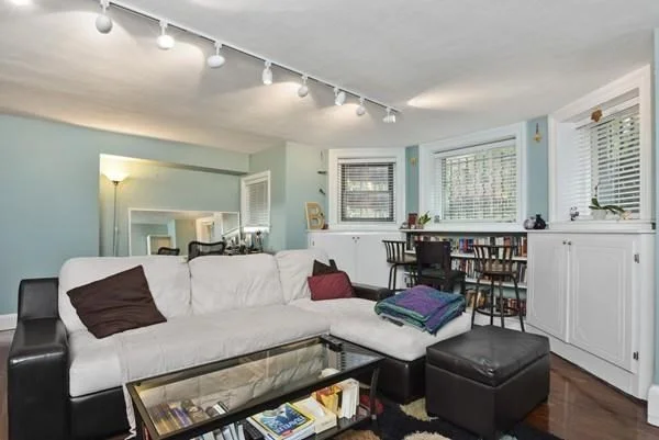 1 bed, 1 bath apartment for rent at 242 Beacon St Unit 1, Back Bay — photo 2 of 29