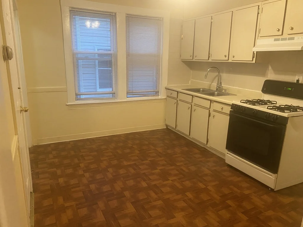 3 bed, 1 bath apartment for rent at 242 Hyde Park Ave Unit 2, Jamaica Plain — photo 12 of 15