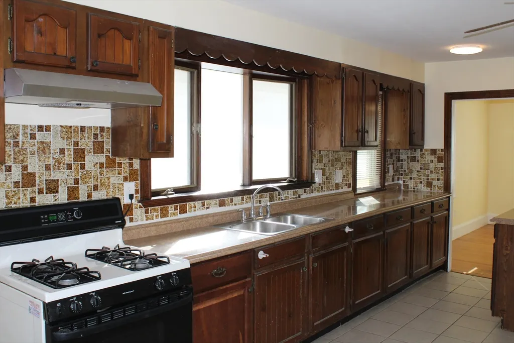 2 bed, 1 bath apartment for rent at 242 Newbury Ave Unit 2, North Quincy — photo 2 of 6