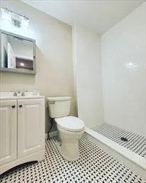 3 bed, 1 bath apartment for rent at 242 Newbury St Unit 2, Back Bay — photo 8 of 10