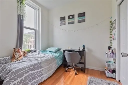 3 bed, 1 bath apartment for rent at 242 Newbury St Unit 2, Back Bay — photo 5 of 10