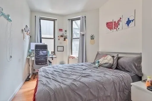 3 bed, 1 bath apartment for rent at 242 Newbury St Unit 2, Back Bay — photo 7 of 10
