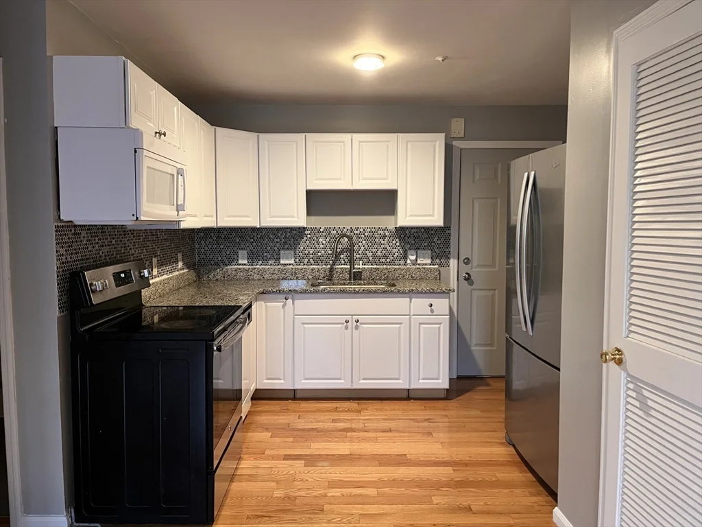 3 bed, 2 bath apartment for rent at 242 Park Ave Unit 5, Revere — photo 3 of 25