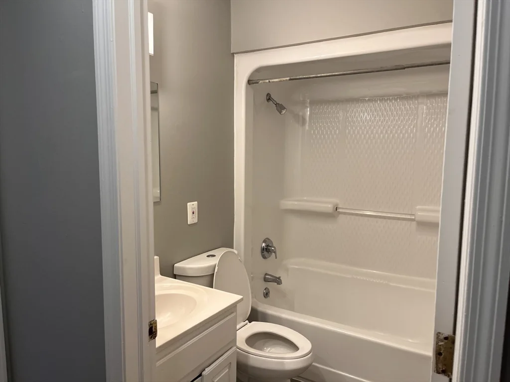 3 bed, 2 bath apartment for rent at 242 Park Ave Unit 5, Revere — photo 8 of 25