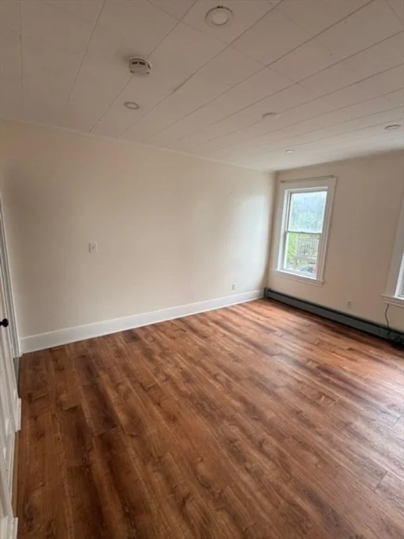 3 bed, 1 bath apartment for rent at 242 Pine St Unit 2, Gardner — photo 5 of 8