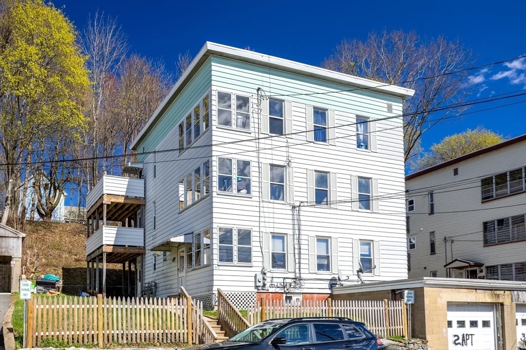 3 bed, 1 bath apartment for rent at 242 Pine St Unit 2, Gardner — photo 1 of 8