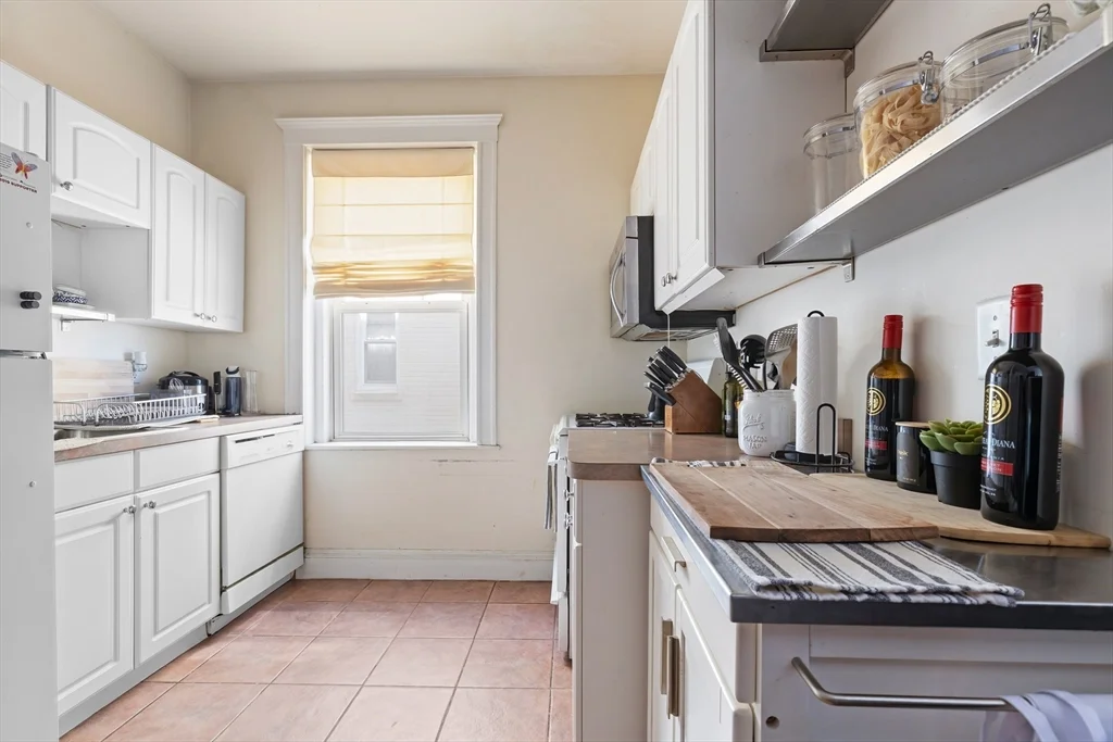1 bed, 1 bath apartment for rent at 242 South Huntington Ave Unit 3, Jamaica Plain — photo 7 of 16