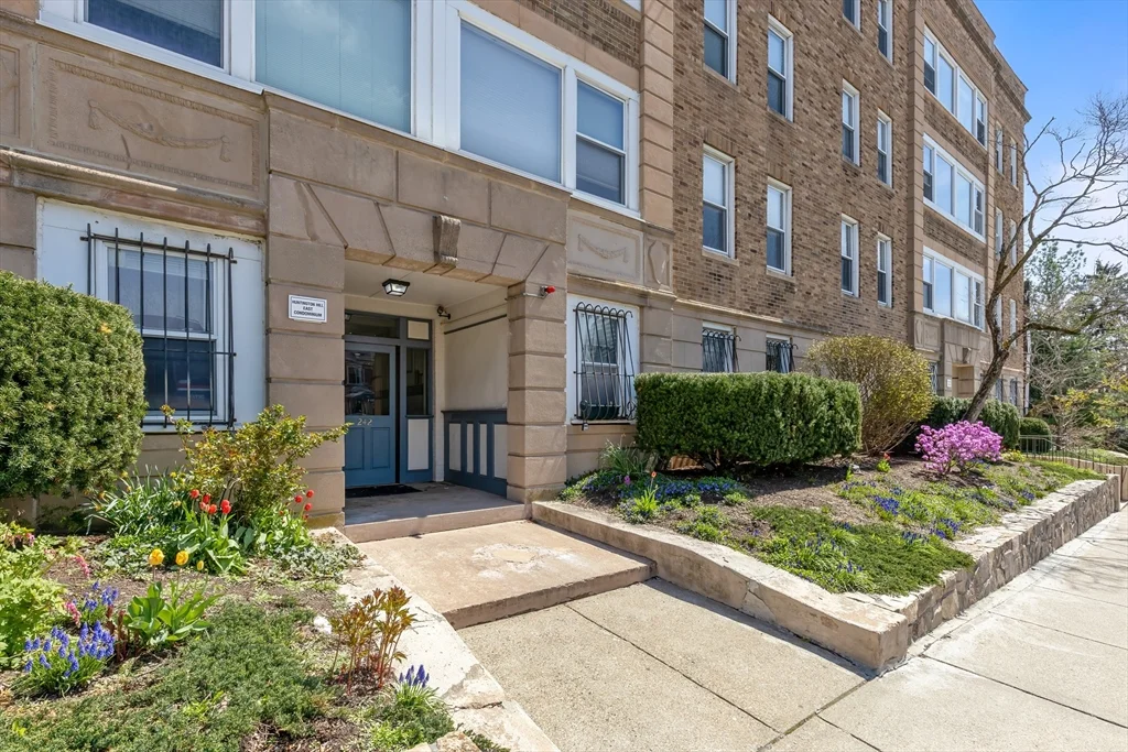 1 bed, 1 bath apartment for rent at 242 South Huntington Ave Unit 3, Jamaica Plain — photo 16 of 16