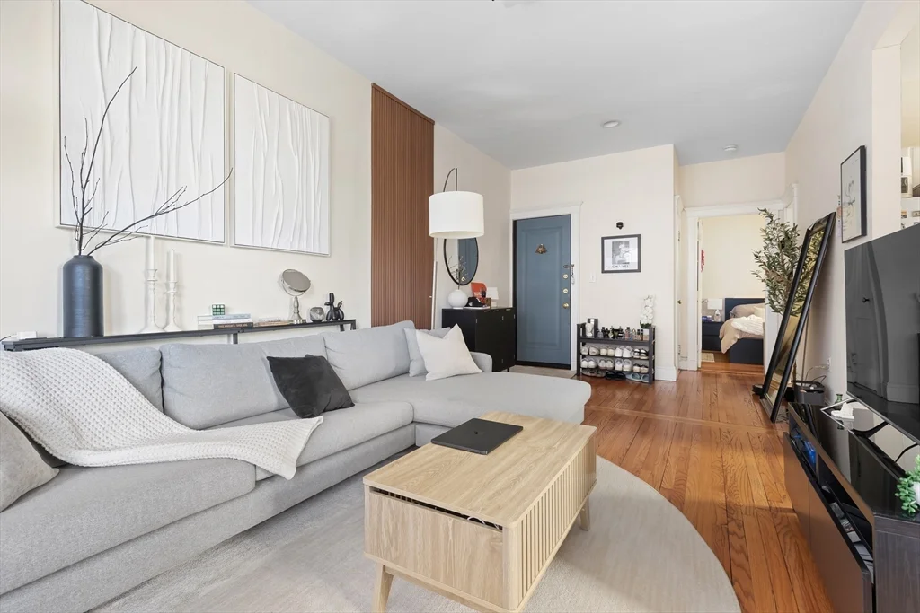 1 bed, 1 bath apartment for rent at 242 South Huntington Ave Unit 3, Jamaica Plain — photo 2 of 16