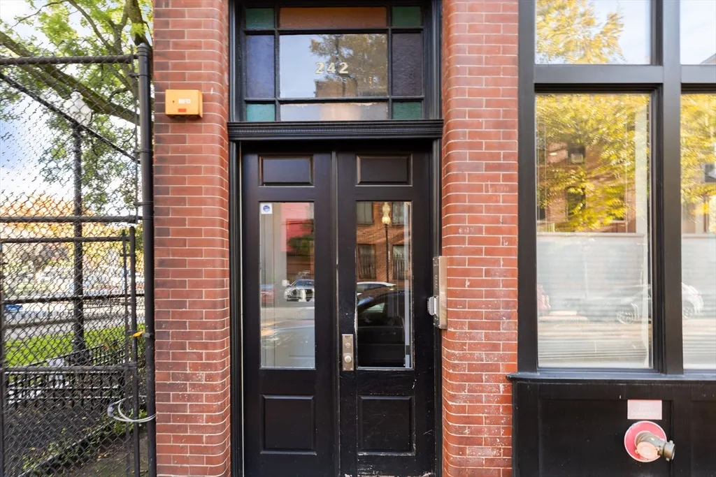 2 bed, 2 bath apartment for rent at 242 Shawmut Ave Unit 1B, South End — photo 13 of 16