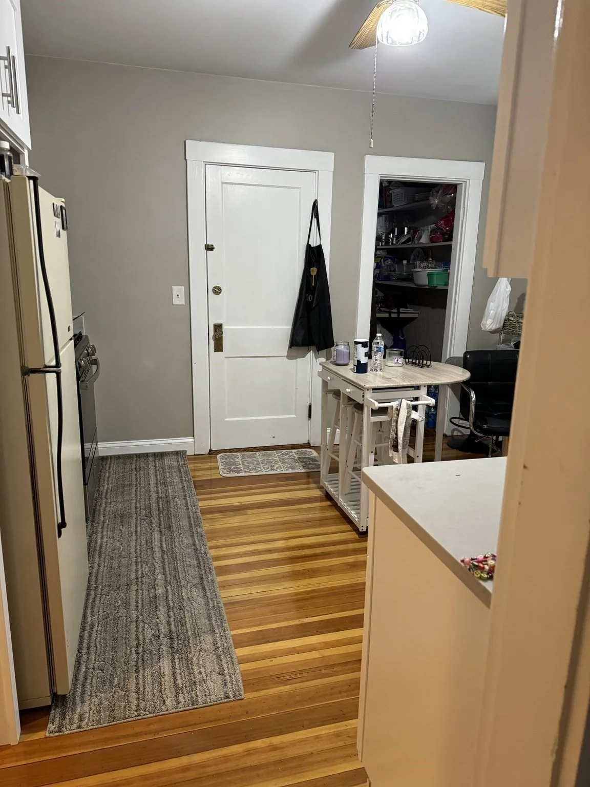 2 bed, 1 bath apartment for rent at 242 Southern Artery Unit 1, Quincy — photo 4 of 5
