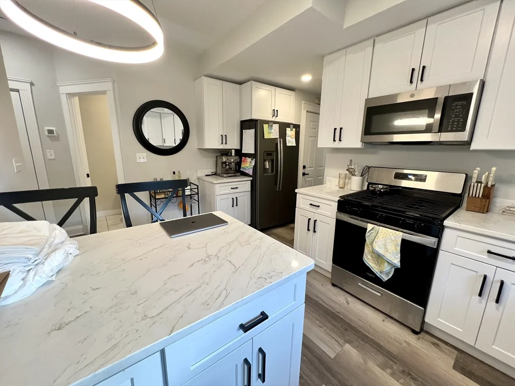 3 bed, 2 bath apartment for rent at 242 W 3rd St Unit 2, South Boston — photo 4 of 21