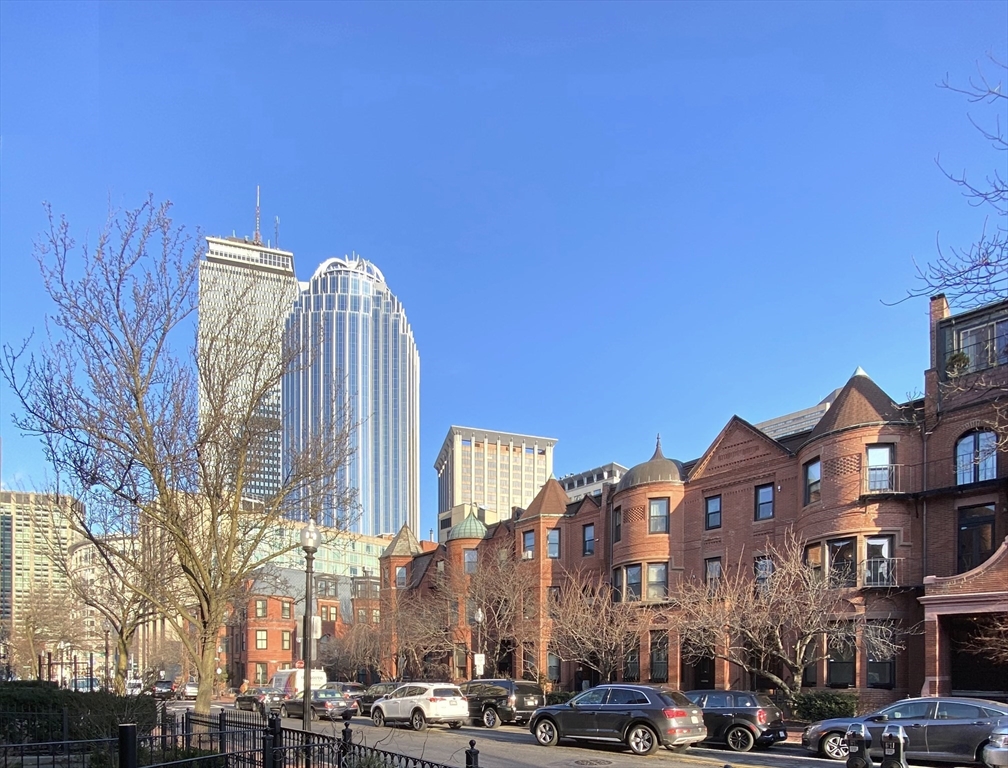 1 bed, 1 bath apartment for rent at 242 West Newton St Unit 4, Back Bay