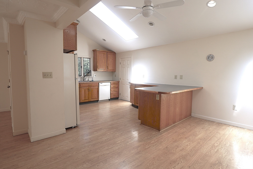 2 bed, 1 bath apartment for rent at 242 Water St Unit 242, Wakefield — photo 3 of 13