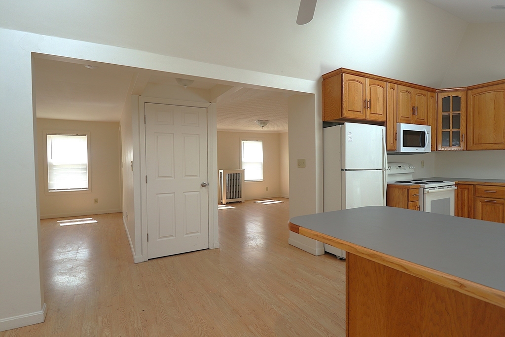 2 bed, 1 bath apartment for rent at 242 Water St Unit 242, Wakefield — photo 4 of 13