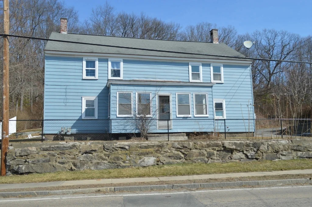 4 bed, 1 bath apartment for rent at 2428-2430 Providence Rd Unit 1, Northbridge