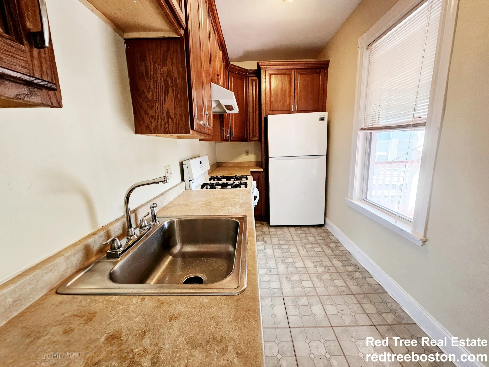 4 bed, 1 bath apartment for rent at 243 Callender St Unit 2, Dorchester — photo 4 of 25