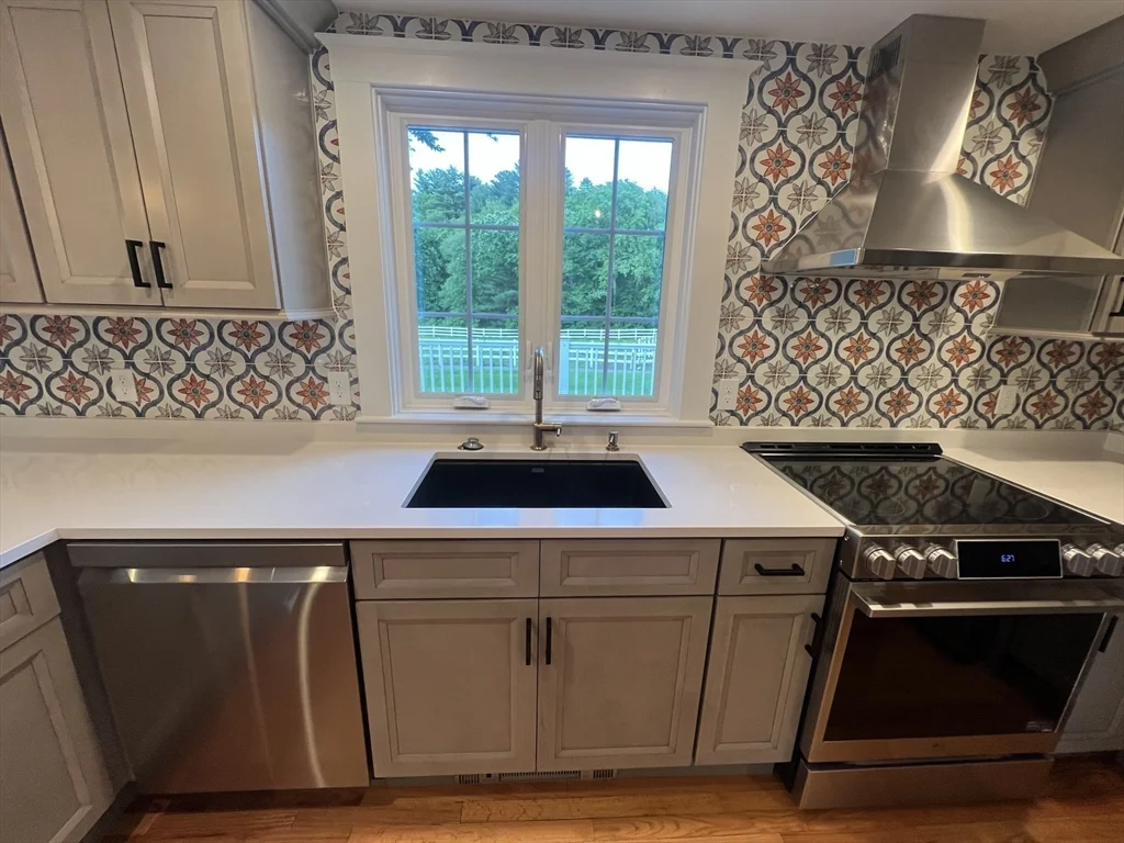 4 bed, 2 bath apartment for rent at 243 Dudley Rd, Bedford — photo 3 of 29