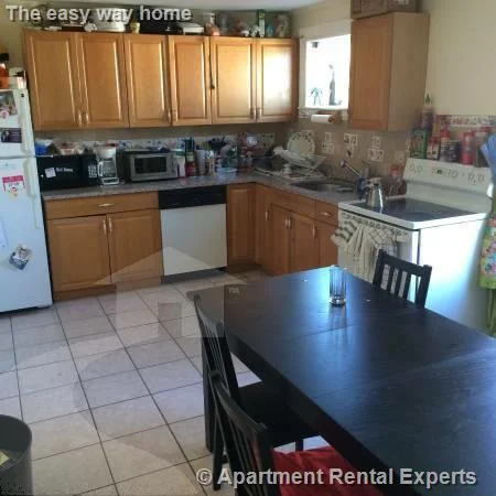 5 bed, 1 bath apartment for rent at 243 Highland Ave Unit 2, Davis Square