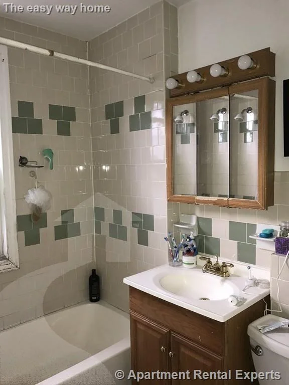 5 bed, 1 bath apartment for rent at 243 Highland Ave Unit 2, Davis Square — photo 8 of 12