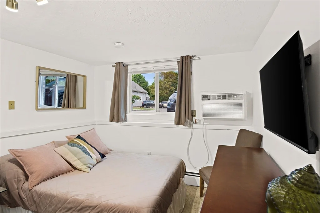 1 bed, 1 bath apartment for rent at 243 Lake St Unit 1, Waltham — photo 5 of 11