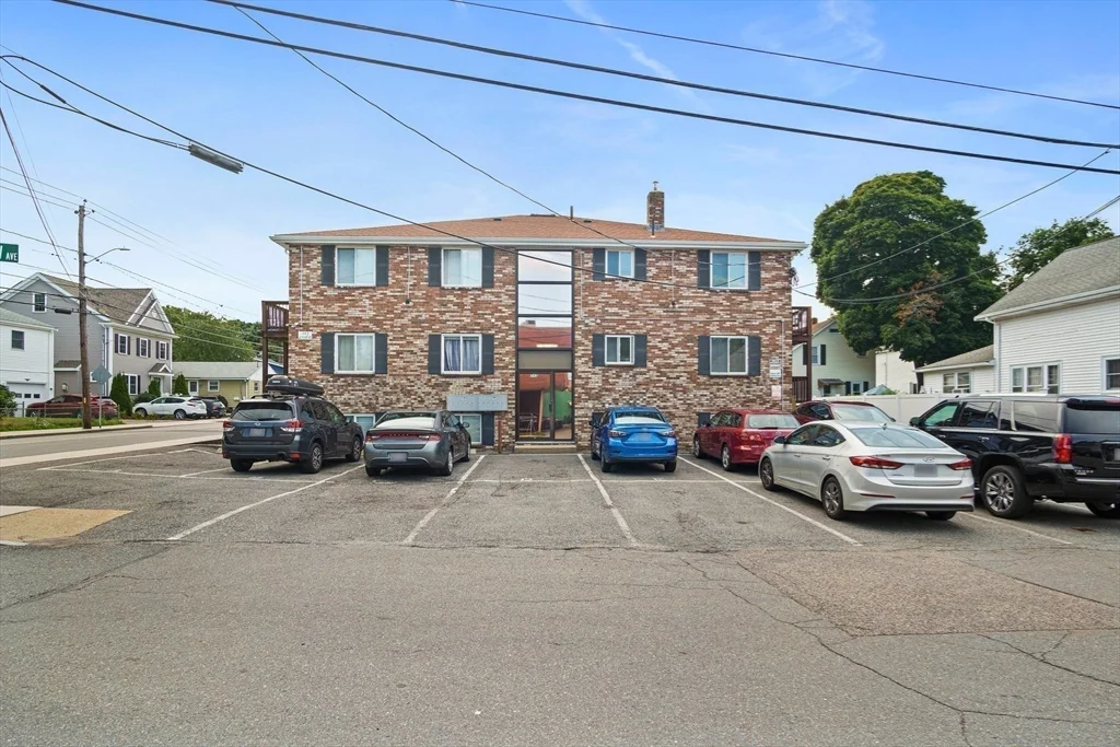 1 bed, 1 bath apartment for rent at 243 Lake St Unit 1, Waltham — photo 9 of 11
