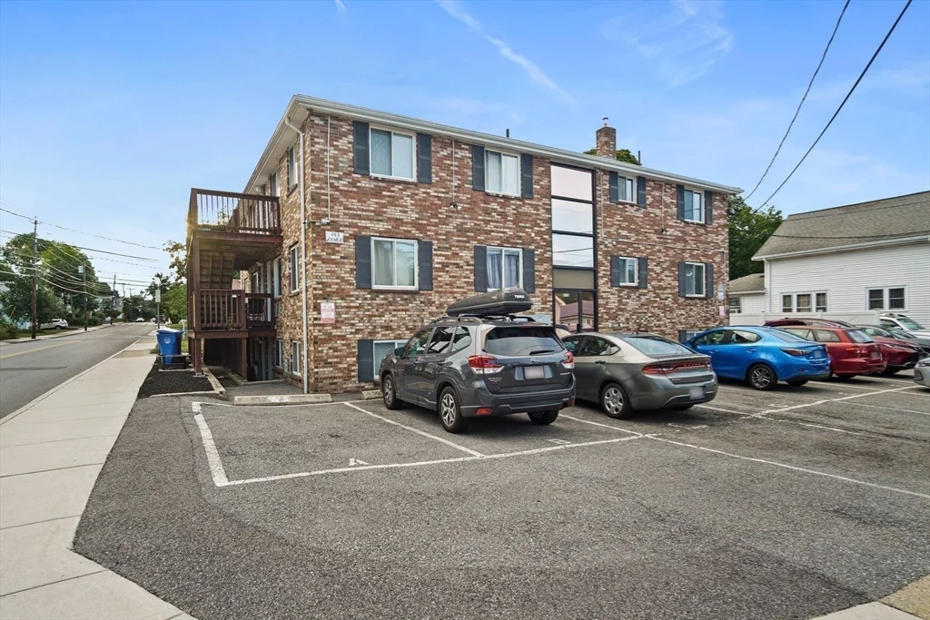 1 bed, 1 bath apartment for rent at 243 Lake St Unit 1, Waltham — photo 8 of 11
