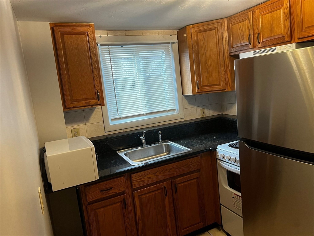 1 bed, 1 bath apartment for rent at 243 Lake St Unit 2, Waltham — photo 7 of 9
