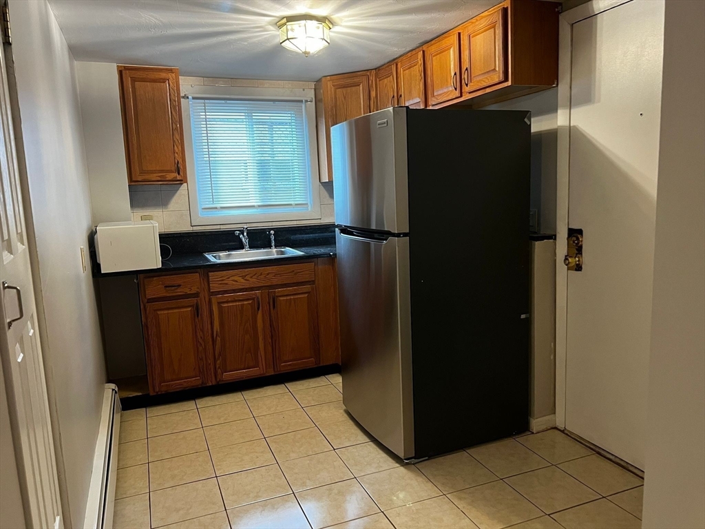 1 bed, 1 bath apartment for rent at 243 Lake St Unit 2, Waltham — photo 6 of 9