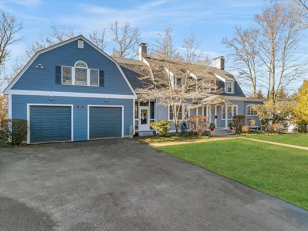 4 bed, 3 bath apartment for rent at 243 Upland Ave, Newton Highlands — photo 4 of 40