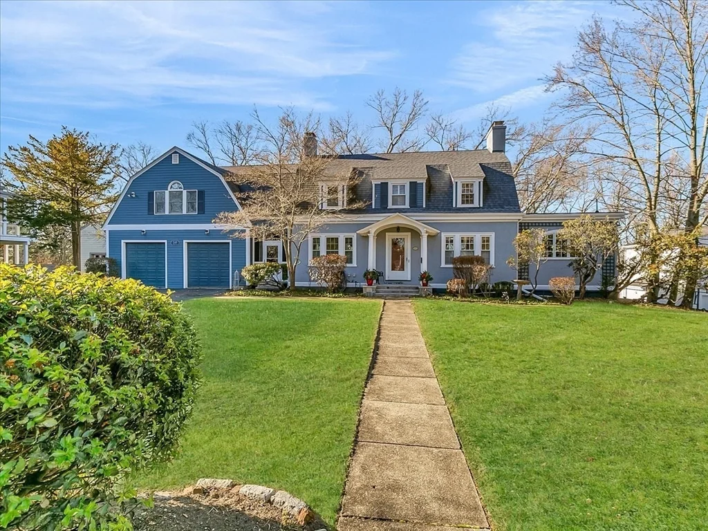 4 bed, 3 bath apartment for rent at 243 Upland Ave, Newton Highlands — photo 3 of 40
