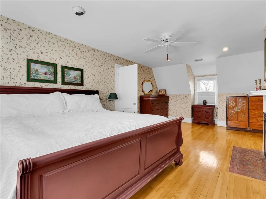 4 bed, 3 bath apartment for rent at 243 Upland Ave, Newton Highlands — photo 25 of 40