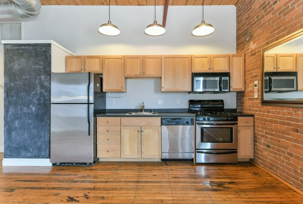 3 bed, 1 bath apartment for rent at 244 Brighton Ave Unit 406, Allston — photo 5 of 15