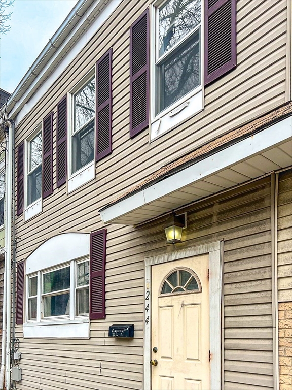 3 bed, 1 bath apartment for rent at 244 Everett St, East Boston — photo 11 of 13