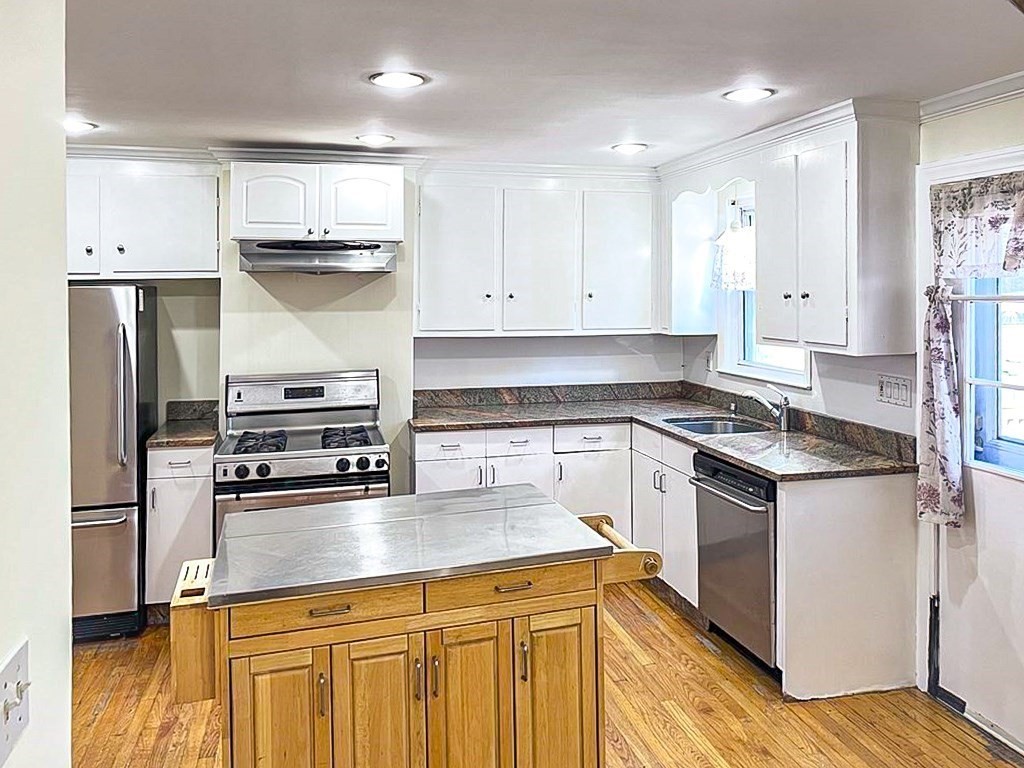 3 bed, 1 bath apartment for rent at 244 Everett St, East Boston — photo 2 of 13