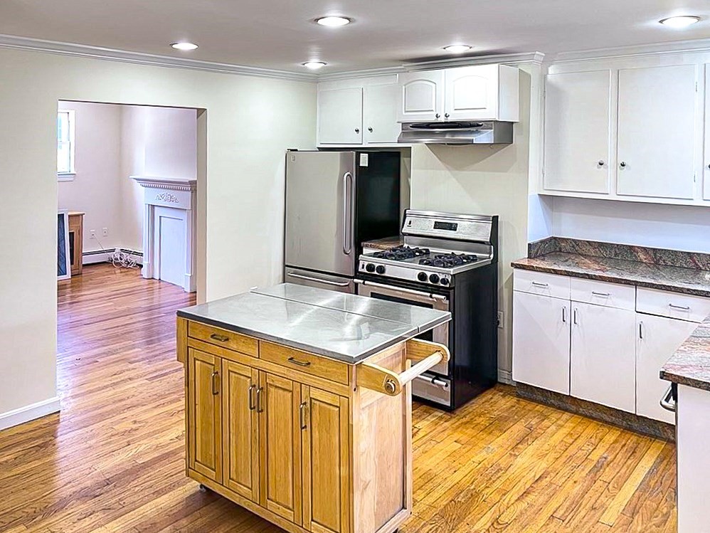 3 bed, 1 bath apartment for rent at 244 Everett St, East Boston