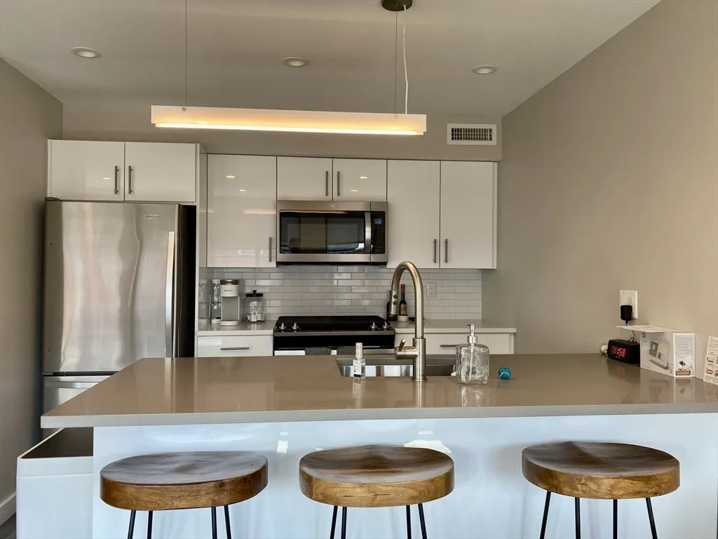 2 bed, 2 bath apartment for rent at 244 Hanover St Unit 610, North End — photo 2 of 16