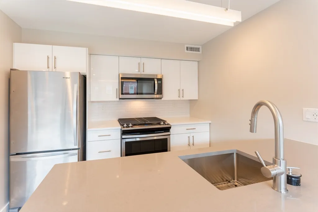 2 bed, 2 bath apartment for rent at 244 Hanover St Unit 610, North End — photo 6 of 16