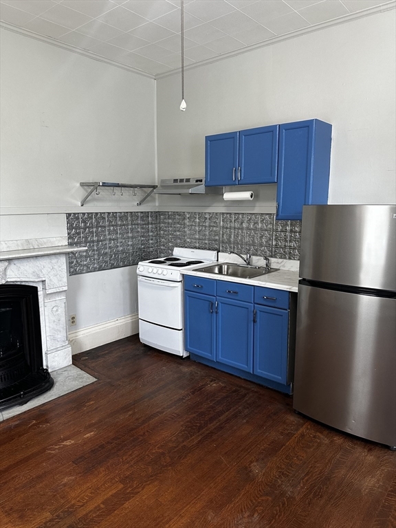 1 bed, 1 bath apartment for rent at 244 Lafayette St Unit 1L, Salem — photo 2 of 12