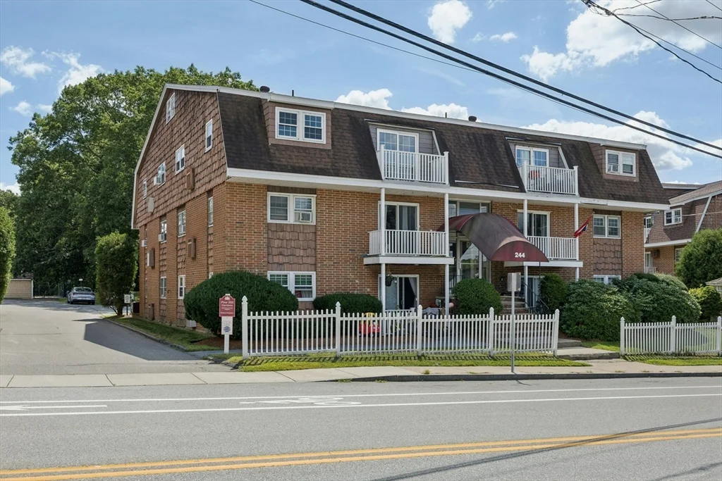 2 bed, 1 bath apartment for rent at 244 Mount Vernon St Unit 9, Lawrence