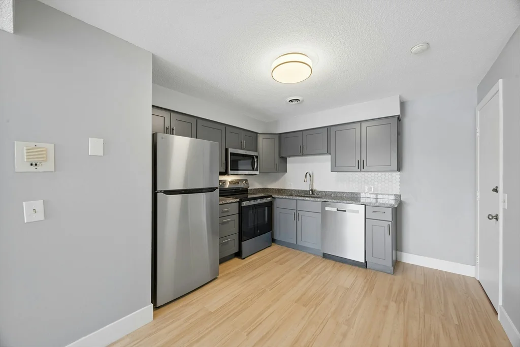 2 bed, 1 bath apartment for rent at 244 Mount Vernon St Unit 9, Lawrence — photo 11 of 37