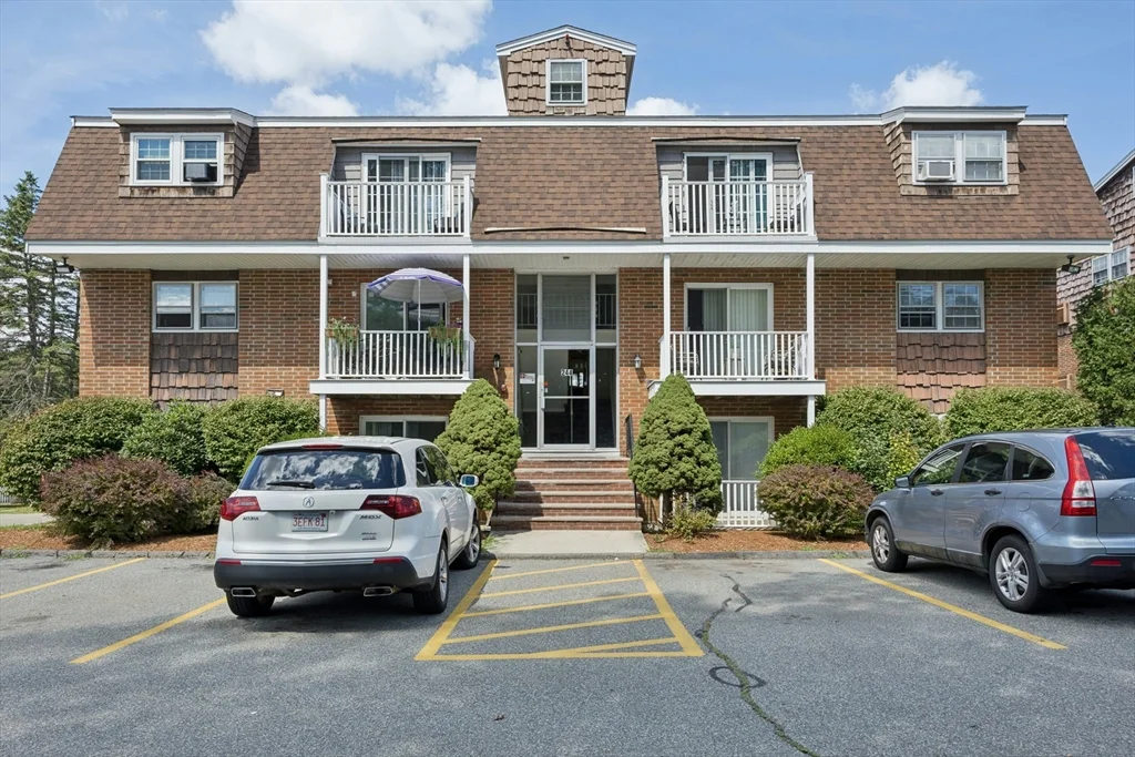 2 bed, 1 bath apartment for rent at 244 Mount Vernon St Unit 9, Lawrence — photo 2 of 37
